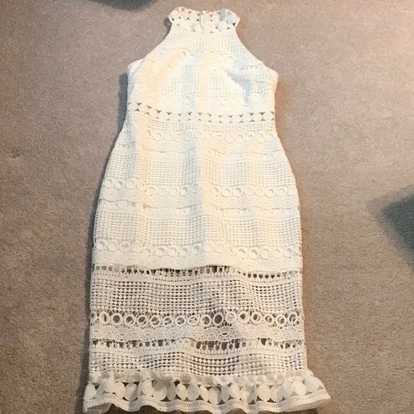 Beautiful white halter embroidered dress - Picture 1 of 6